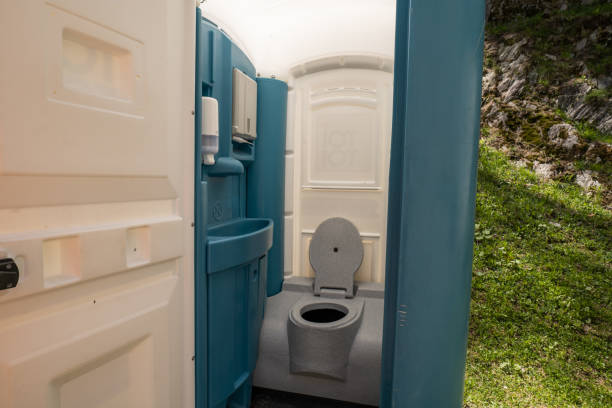 Portable Restroom Setup and Delivery in Salix, PA